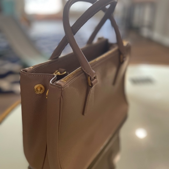 Prada Saffiano Tote - Picture 3 of 9